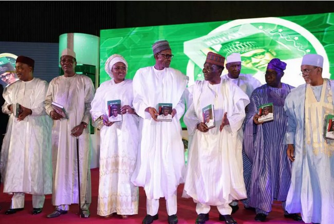 En ces temps des vaches maigres au Tchad, le Président Idriss Déby a-t-il fait l’aller-retour à Abuja pour assister à une séance de dédicace d’un livre ?