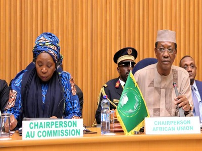 Idriss Déby garde la main sur l’Afrique des dictateurs: il quitte la présidence de l’UA, mais place son poulain Moussa Faki à la tête de la Commission