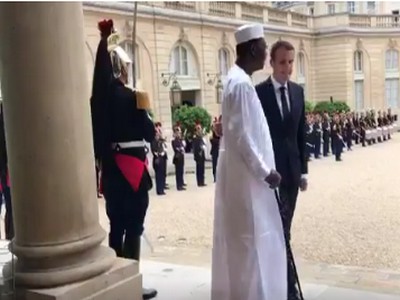 Le dictateur tchadien Idriss Déby reçu par Emmanuel Macron en catimini pour le «suivi des décisions du G5 Sahel»