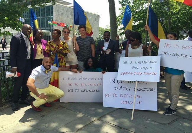 Manifestation de la diaspora tchadienne devant le siège de l’ONU à New York ce jeudi pour dire non à la confiscation du pouvoir par Idriss Déby