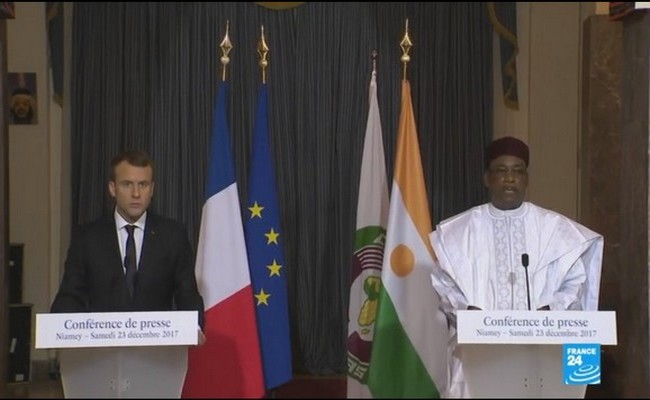 En visite au Niger, le Président français Emmanuel Macron s’engage à aider les pays du Sahel