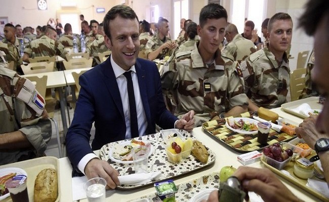 Macron fête Noël avec les soldats de la force Barkhane: le Président français se rend vendredi et samedi au Niger, mais évite le dictateur tchadien