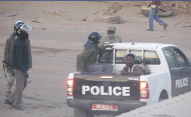 Quand la lutte contre le terrorisme donne à Idriss Déby le droit à la dictature au Tchad: 17 étudiants condamnés à 4 mois de prison ferme et 74 autres en attente de jugement pour avoir manifesté contre la fermeture de leurs lycées et universités