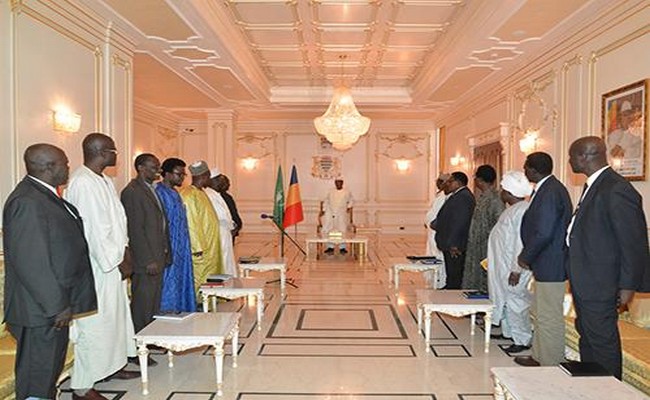 Tchad: Le Président Idriss Déby repousse jusqu’à décembre le remboursement des coupes opérées sur les salaires des fonctionnaires