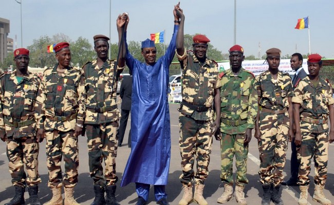 Au Tchad, en l’espace d’un mois, un civil gravit la hiérarchie militaire jusqu’au grade de Général de corps d’armée