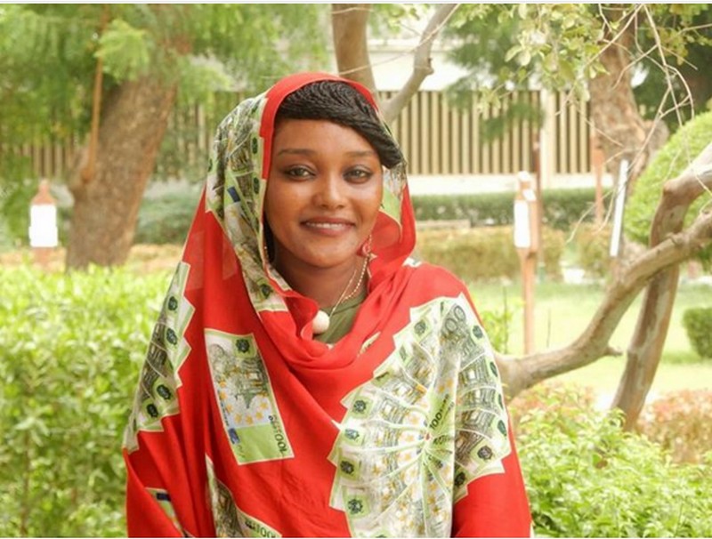 Une jeune romancière persécutée à la fois par le régime du Président Idriss Déby et sa propre famille pour ses opinions: une première au Tchad