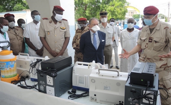 Covid-19: la France fait un don de matériel médical au service de santé des armées du Tchad