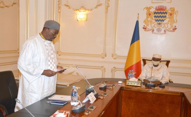 Après avoir boycotté le vote à l’Assemblée nationale, Saleh Kebzabo s’amène au Palais rose pour élever le Général Idriss Déby au titre de Maréchal du Tchad