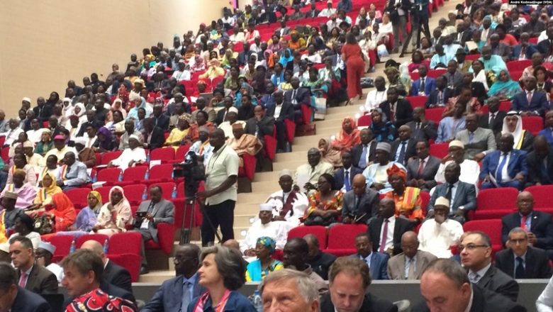 Volte-face des acteurs politiques et de la société civile à propos du dialogue national au Tchad: nouvelle tactique, pression internationale ou deal avec la junte ?