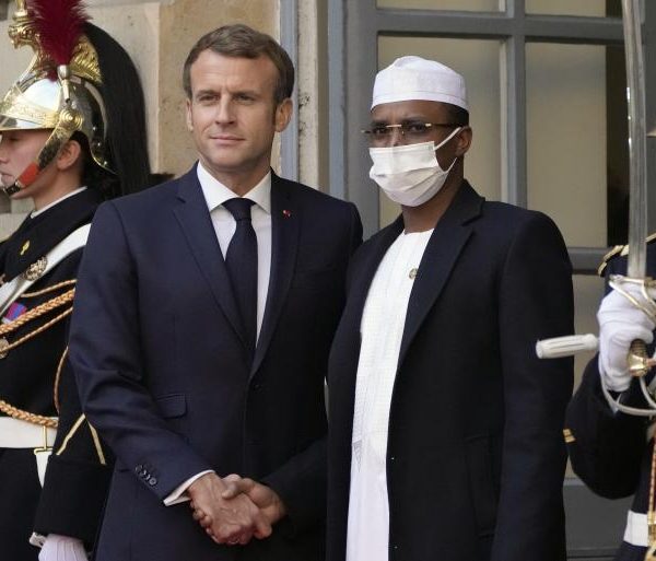 Emmanuel Macron met la pression sur la junte militaire après le troisième report du dialogue national au Tchad